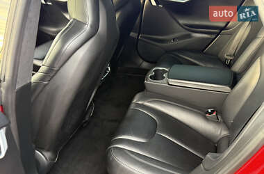 Лифтбек Tesla Model S 2015 в 