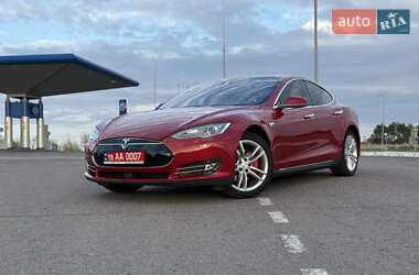 Лифтбек Tesla Model S 2015 в 