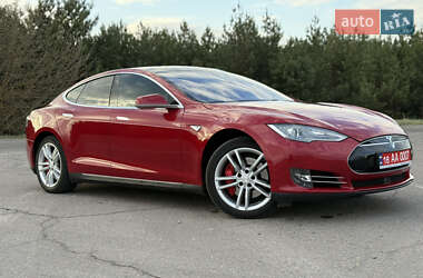 Лифтбек Tesla Model S 2015 в 