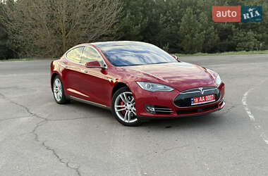 Лифтбек Tesla Model S 2015 в 