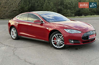 Лифтбек Tesla Model S 2015 в 