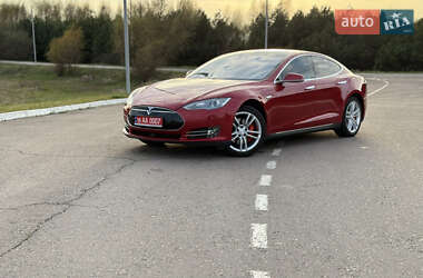 Лифтбек Tesla Model S 2015 в 