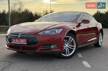 Лифтбек Tesla Model S 2015 в 