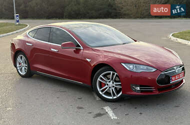 Лифтбек Tesla Model S 2015 в 