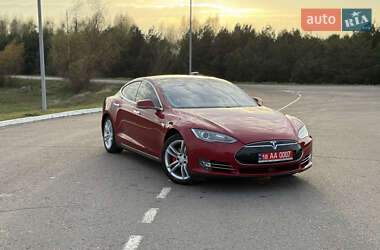 Лифтбек Tesla Model S 2015 в 