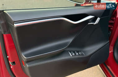 Лифтбек Tesla Model S 2015 в 