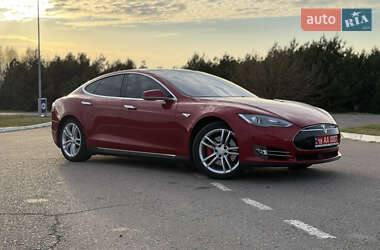 Лифтбек Tesla Model S 2015 в 