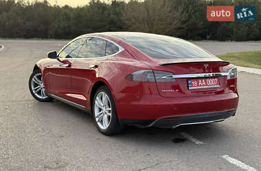 Лифтбек Tesla Model S 2015 в 