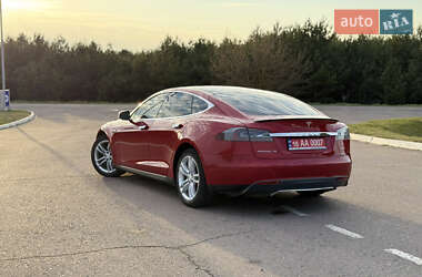 Лифтбек Tesla Model S 2015 в 