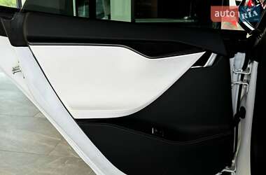 Ліфтбек Tesla Model S 2020 в 