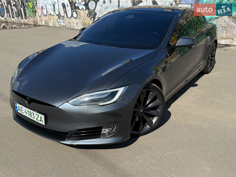 Лифтбек Tesla Model S 2017 в Днепре