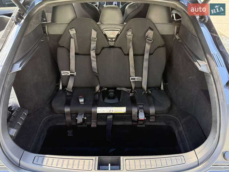 Лифтбек Tesla Model S 2017 в Днепре