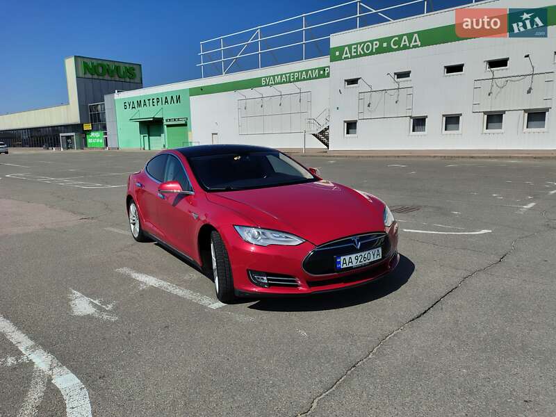 Ліфтбек Tesla Model S 2014 в Києві