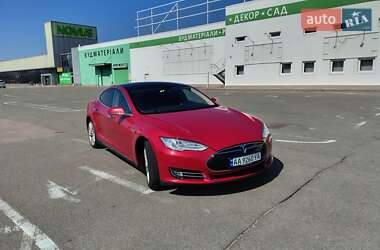 Лифтбек Tesla Model S 2014 в 