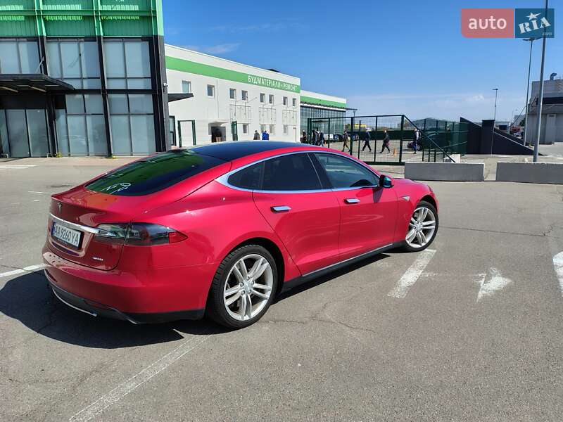 Ліфтбек Tesla Model S 2014 в Києві
