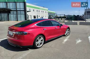Лифтбек Tesla Model S 2014 в 