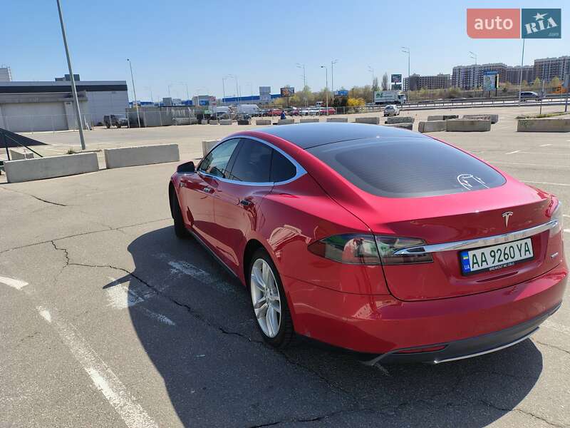 Ліфтбек Tesla Model S 2014 в Києві