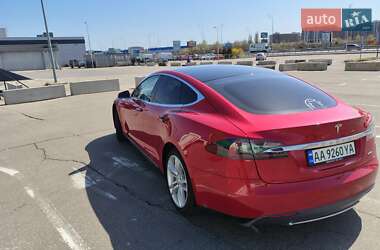 Лифтбек Tesla Model S 2014 в 