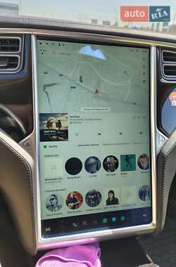 Лифтбек Tesla Model S 2014 в 