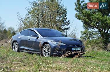 Лифтбек Tesla Model S 2014 в 