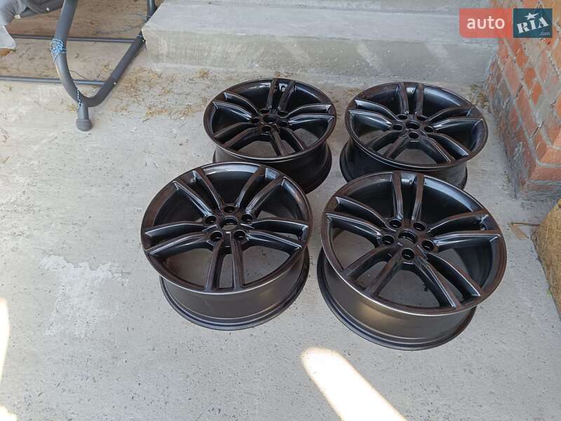 Лифтбек Tesla Model S 2014 в Киеве