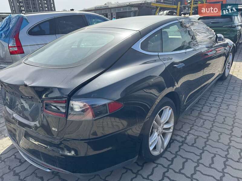 Лифтбек Tesla Model S 2013 в Львове