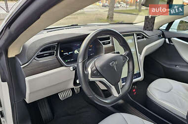 Лифтбек Tesla Model S 2015 в 