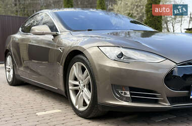 Лифтбек Tesla Model S 2015 в 