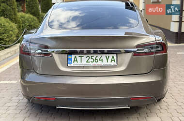 Лифтбек Tesla Model S 2015 в 
