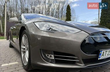 Лифтбек Tesla Model S 2015 в 