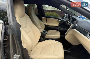 Лифтбек Tesla Model S 2015 в 