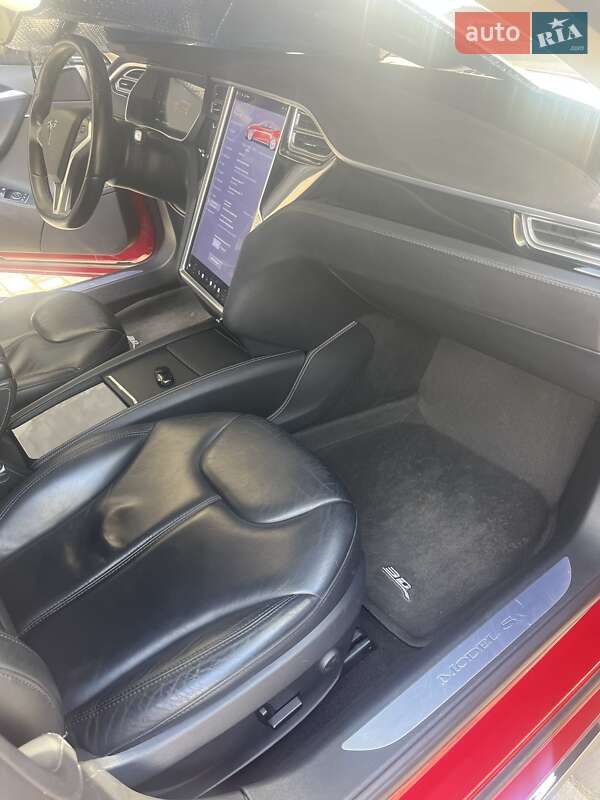 Лифтбек Tesla Model S 2015 в Киеве