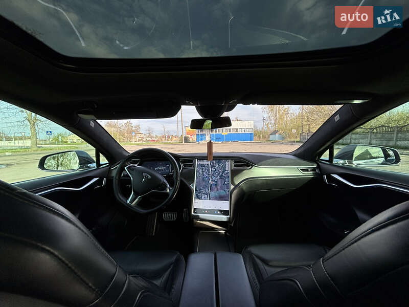 Лифтбек Tesla Model S 2016 в Остроге