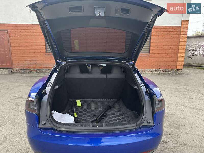 Лифтбек Tesla Model S 2018 в Луцке