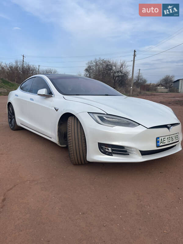 Лифтбек Tesla Model S 2016 в Кривом Роге
