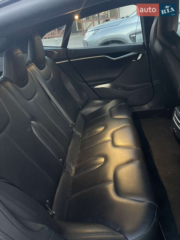 Лифтбек Tesla Model S 2016 в Кривом Роге