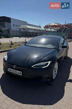 Лифтбек Tesla Model S 2017 в 