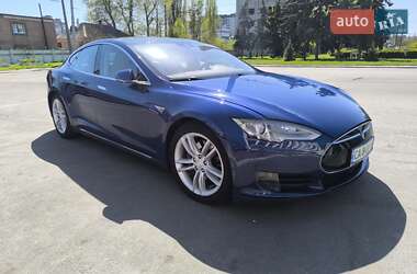 Лифтбек Tesla Model S 2015 в Черкассах