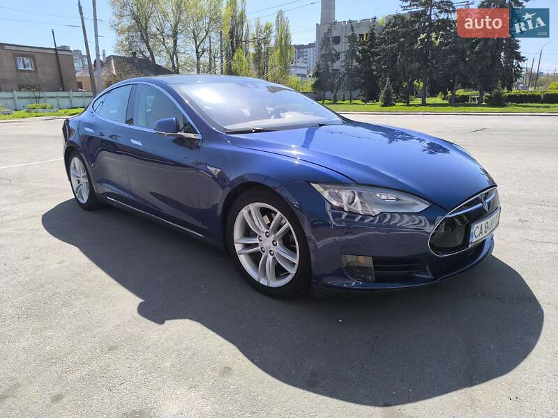 Ліфтбек Tesla Model S 2015 в 