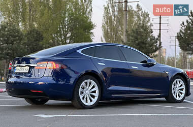 Лифтбек Tesla Model S 2016 в 