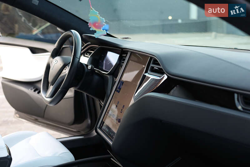 Лифтбек Tesla Model S 2019 в Киеве