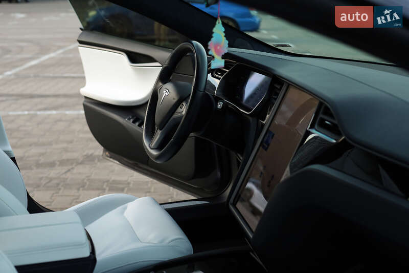 Лифтбек Tesla Model S 2019 в Киеве