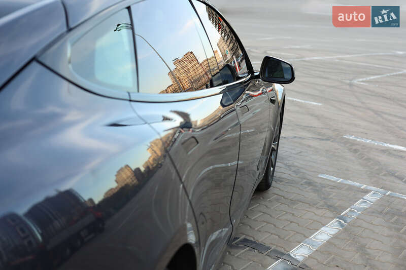 Лифтбек Tesla Model S 2019 в Киеве