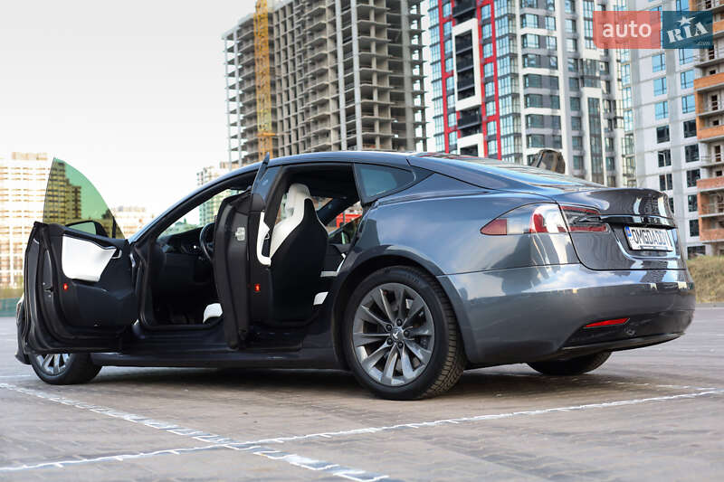 Лифтбек Tesla Model S 2019 в Киеве