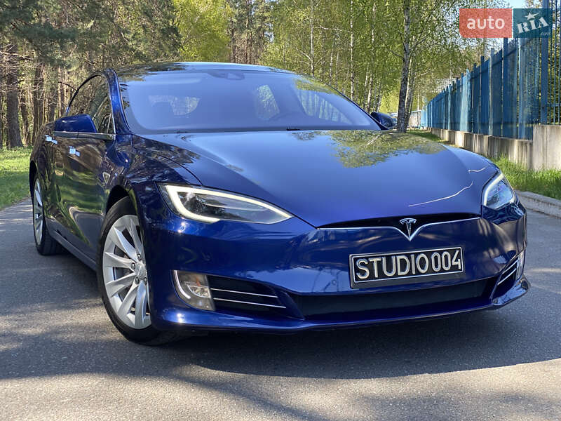 Tesla Model S 2015