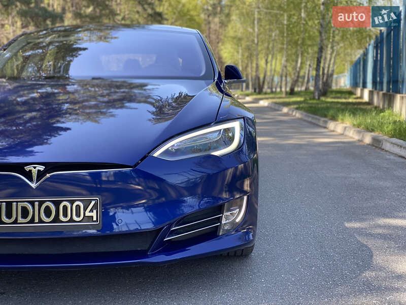 Ліфтбек Tesla Model S 2015 в Бучі