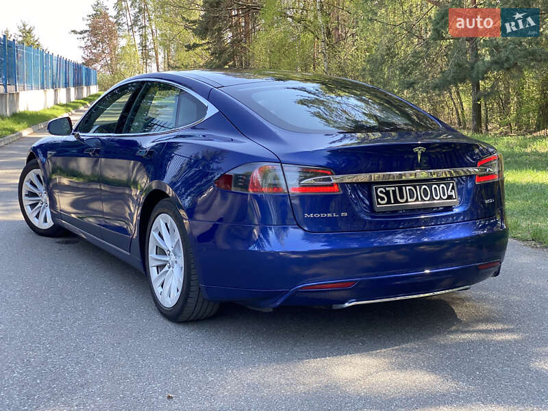 Ліфтбек Tesla Model S 2015 в Бучі