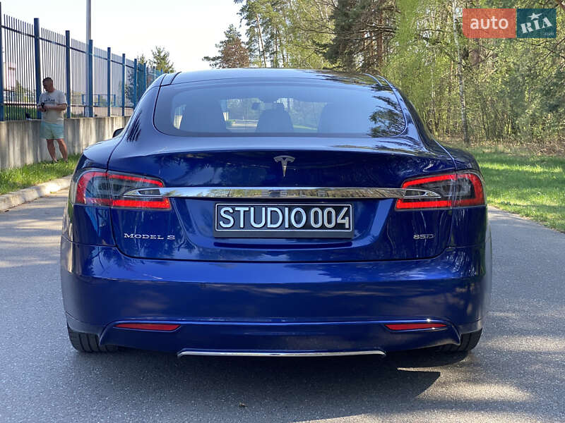 Ліфтбек Tesla Model S 2015 в Бучі