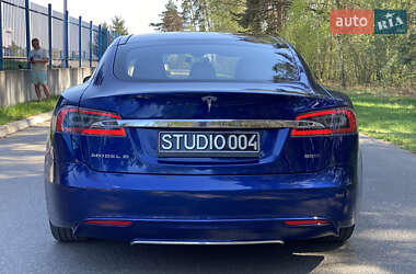 Лифтбек Tesla Model S 2015 в 