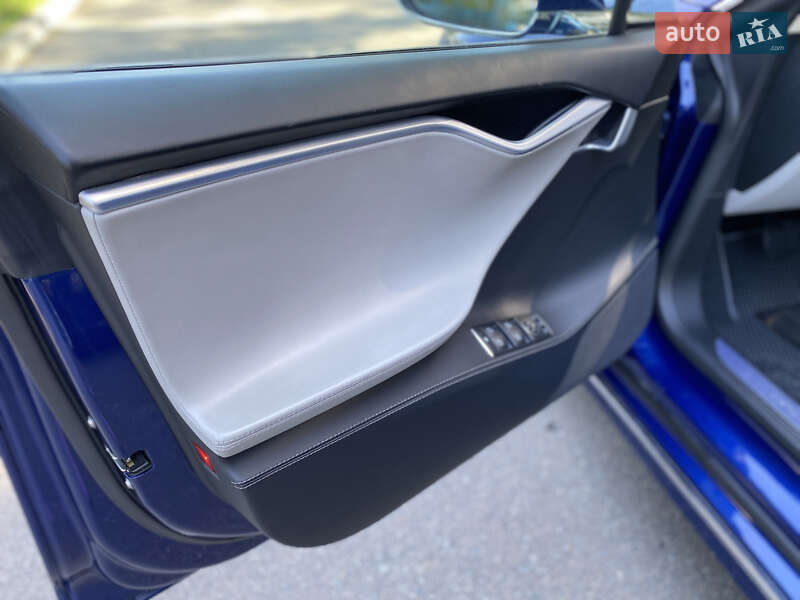 Ліфтбек Tesla Model S 2015 в Бучі